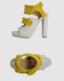 BALENCIAGA - CALZATURE - Sandali con plateau - su YOOX.COM