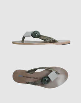 DOVE NUOTANO GLI SQUALI - CALZATURE - Infradito - su YOOX.COM