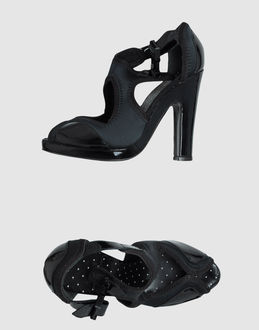 MOSCHINO CHEAPANDCHIC - CALZATURE - Sandali con tacco - su YOOX.COM