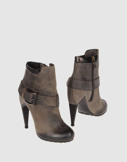 NICHOLAS KIRKWOOD - CALZATURE - Stivaletti - su YOOX.COM