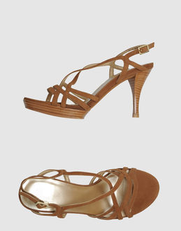 STUART WEITZMAN - CALZATURE - Sandali con plateau - su YOOX.COM