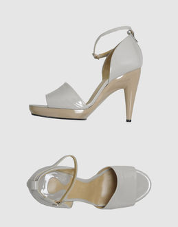 CHLOE' - CALZATURE - Sandali con plateau - su YOOX.COM
