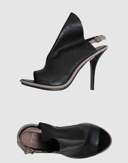 STRATEGIA - CALZATURE - Sandali con plateau - su YOOX.COM