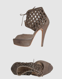 STRATEGIA - SCHUHE - Plateausandalen - bei YOOX.COM