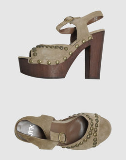 JFK - CALZATURE - Sandali con plateau - su YOOX.COM