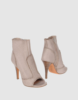 EVA TURNER - CALZATURE - Stivaletti - su YOOX.COM
