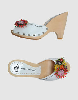 FORNARINA - CALZATURE - Sandali con plateau - su YOOX.COM