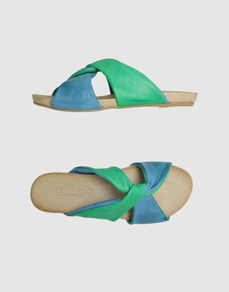 ILENIA P. - SCHUHE - Slipper-Sandalen - bei YOOX.COM