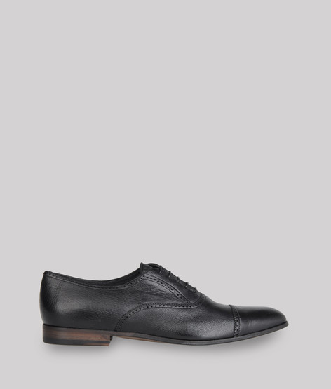 Lace-up shoe