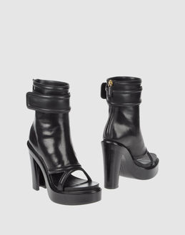 GIVENCHY - CALZATURE - Stivaletti - su YOOX.COM