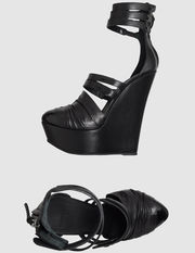 GIVENCHY - Wedge