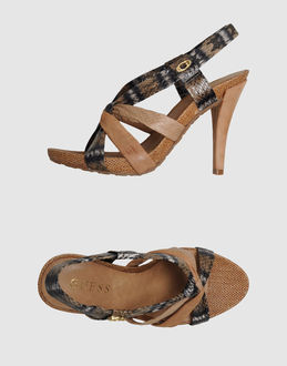 GUESS - CALZATURE - Sandali con plateau - su YOOX.COM