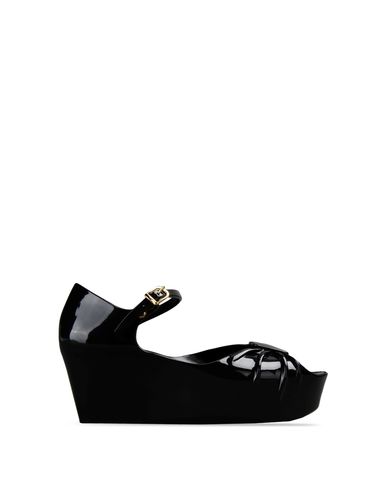Moschino, Plateau