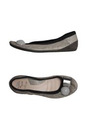 DOVE NUOTANO GLI SQUALI - Ballerinas