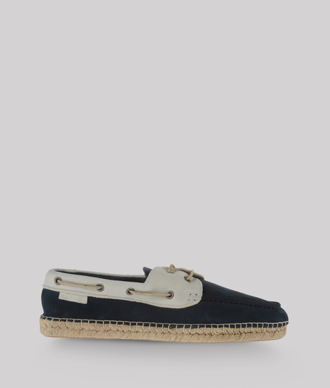 Lace-up shoe