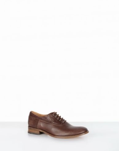 Laced shoes