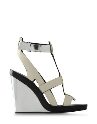 CALVIN KLEIN COLLECTION Sandals & Clogs Sandals on shoescribe.com
