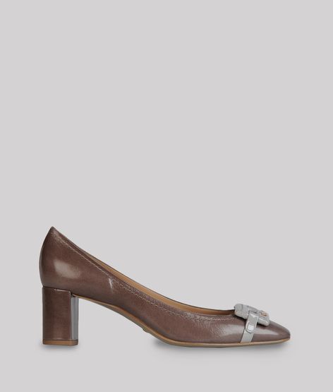 Closed-toe slip-ons