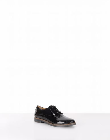 Laced shoes