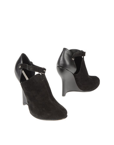 ZOOM OPENING CEREMONY - Shoe boots