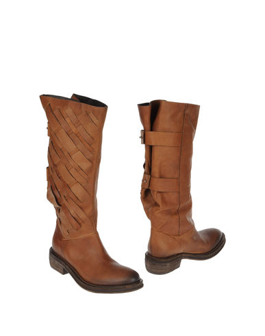 ZOOM VIC MATIE' - Boots
