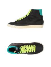 NIKE - Hochgeschlossener Sneaker