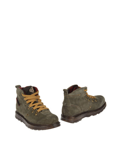 ZOOM REPLAY - Combat boots
