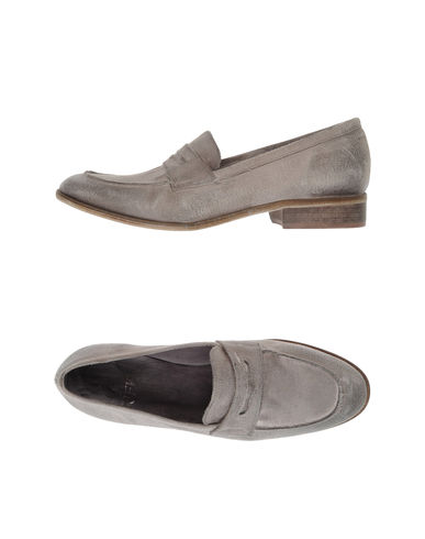 ZOOM JFK - Moccasins