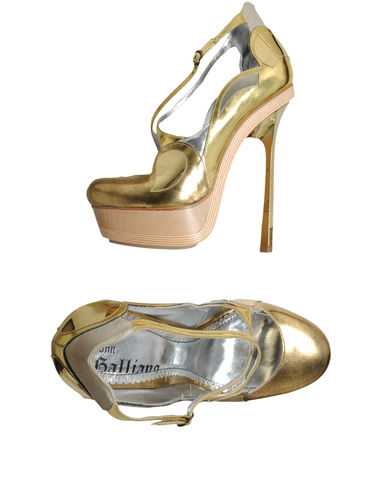 ZOOM JOHN GALLIANO - Platform courts