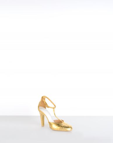 Closed-toe slip-ons 