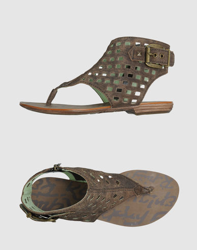 ZOOM REPLAY - Flip flops & clog sandals