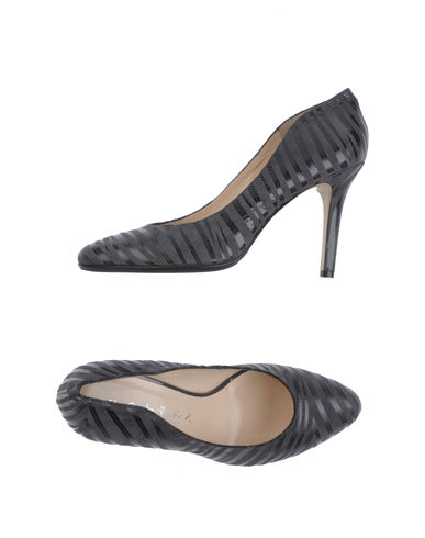 ZOOM MAISON MARTINA - Closed-toe slip-ons