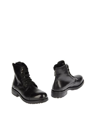 ZOOM DÉBUT - Combat boots