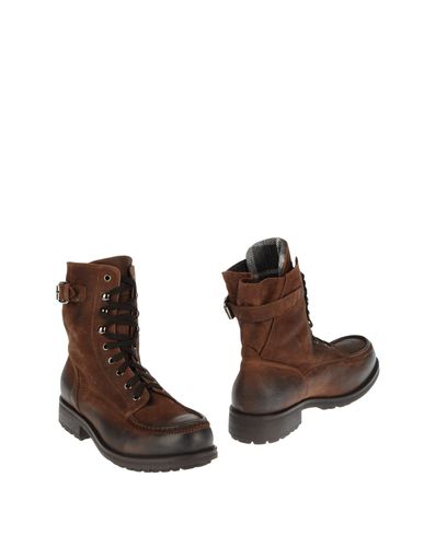 Combat boots - DÉBUT EUR 98.00. Live Show Room. Combat boots - DÉBUT EUR 98.00. Live Show Room.