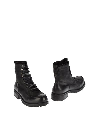 ZOOM DÉBUT - Combat boots