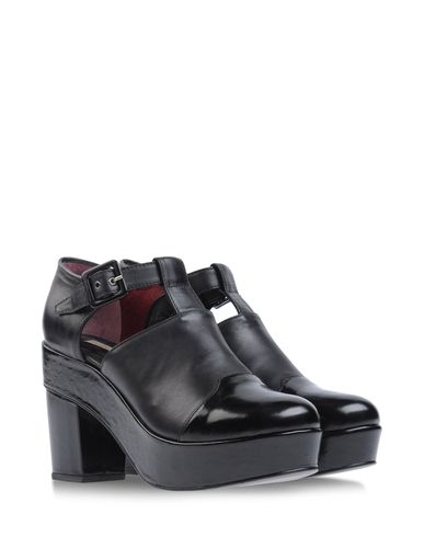 ZOOM OPENING CEREMONY - Shoe boots