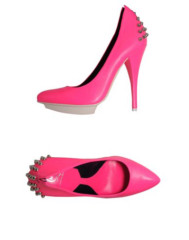 ZOOM McQ - Closed-toe slip-ons