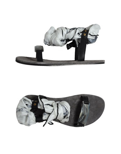 ZOOM AVEC MODÉRATION - Sandals