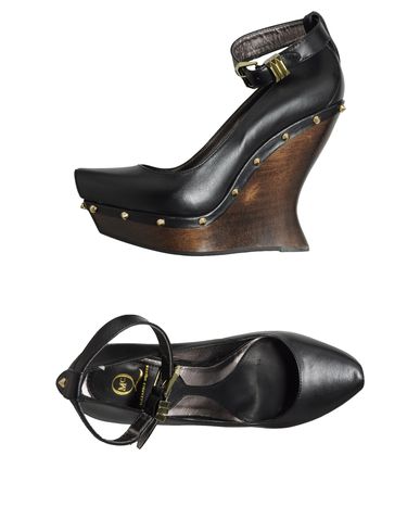 ZOOM McQ - Closed-toe slip-ons