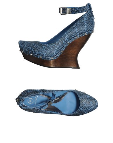 ZOOM McQ - Closed-toe slip-ons