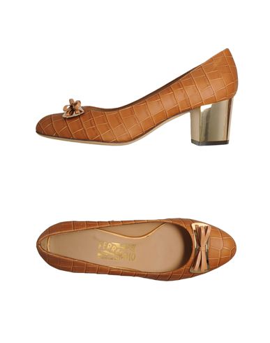 ZOOM SALVATORE FERRAGAMO - Closed-toe slip-ons