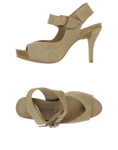 ZOOM PEDRO GARCÍA - Sandals