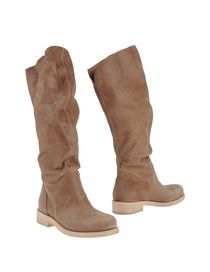 VIC MATIE' - Boots