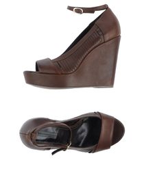 VIC - Closed-toe slip-ons