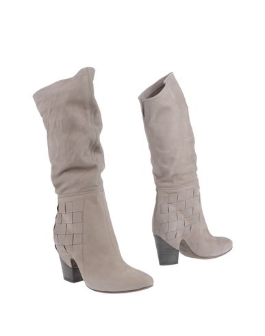 ZOOM VIC MATIE' - Boots
