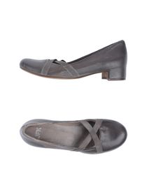 JFK - Closed-toe slip-ons