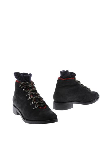 ZOOM OPENING CEREMONY - Shoe boots