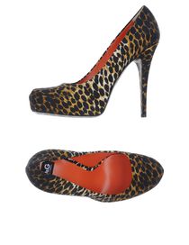 D&G - Closed-toe slip-ons