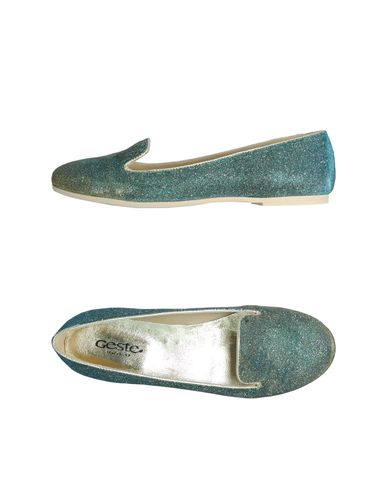 ZOOM GESTE PROPOSITION - Moccasins