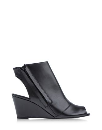 SURFACE TO AIR Sandals & Clogs Sandals on shoescribe.com